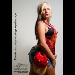 @photosbyphelps  is going on with #humpday  with Eliza Jayne @modelelizajayne and her love of the #redskins  #curves #thick #photosbyphelps  #rear #dmv  Photos By Phelps IG: @photosbyphelps I make pretty people&hellip;.Prettier.&trade; Www.facebook.com/ph