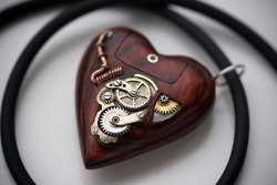 Bearandraven:  Thedoctors-Steampowered-Hunter:  Sailaweigh:  32Gb Usb Heart Pendant