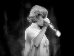 creepingirrelevance:  Madge Bellamy, White Zombie (1932) 