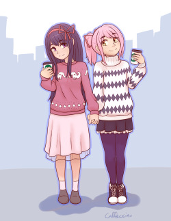 caffeccino:  Madohomu Sweater Swap! Those sweaters really are just the cutest, aren’t they? Here Madoka and Homura are going on a little city date drinking QBucks coffee together!  