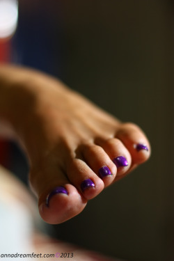 solecityusa:  anna purple toes (by Ana´s