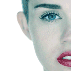 maskedlink:  Miley Cyrus - Wrecking Ball [x]