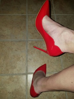 I wear super high cfm heels every day  Im such a huge fetish Id do anything for super high heels and i do mean Anything 😈 Yours truly Sissy cumdumpster slut slave Peaches 💋💋