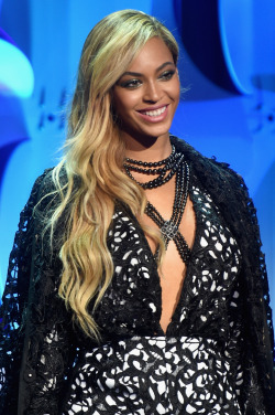 Celebritiesofcolor:beyonce Poses Onstage At The Tidal Launch Event #Tidalforall At