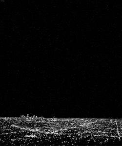 es-trella:  THE LIGHTS ARE MOVING OMFG wow, what a view I’ve seen only the first half of the image and thought “ugh, what a stupid black picture” but then I scrolled down and saw the lights - “wow” If you zoom in or look closely you can see