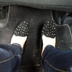 Hello shoes #spikes #black #silver #flats #newbutold #skinnyjeans