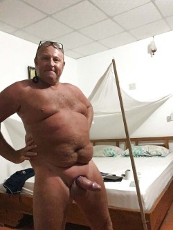 bear-tum:  mature-bears-and-other-wonders: Hot and big dad! 53 