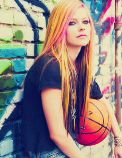 Avril Lavigne su We Heart It. http://weheartit.com/entry/67854327/via/Rock_Punk_Emo_Girl Bedda!