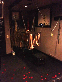 boy1dr:  happyfrosh:  http://happyfrosh.blogspot.com/2011/11/cage-suspended.html  Great pic. Big slave in a tiny cage 