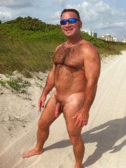 huscularfur:  Sex on the beach with this hairy daddy would be amazing!