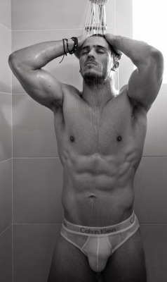 dnamagazine:  Who need a shower?SEE THE FULL