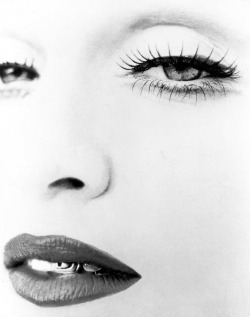 suicideblonde:  Madonna photographed by Steven Meisel 