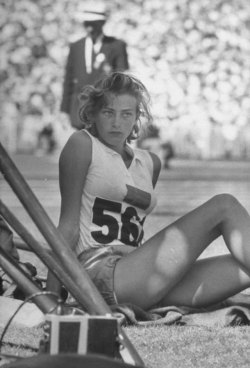Long jump athlete 1956 (forgot her name)https://painted-face.com/
