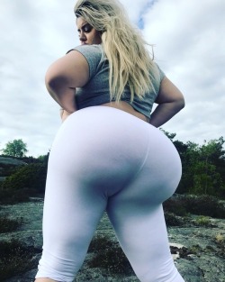 natasha-crown-official:#natashacrown #booty🍑 #bööbs #thick #thickness #curves