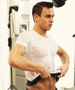 tfootielover:  photofrenzy91:  Tom Daley  am i the only one in the world who showers with my clothes off? j/w O_O 