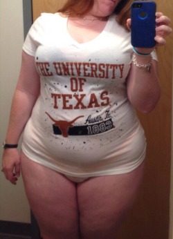 thickchicksnjunk2:  EveryTHIGHS bigger in Texas!!!     Inbox gift from Michelle of bnbbombshells
