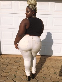 soulfullynostalgic:  sobeitjay:  myniggahplease:  waistbeadgang:  waistbeadgang:  Serving (pound) Cake (face)  One more time for Big Girl appreciation day  YaaaassssS 🔥🙌🏾🙌🏾  woo  you better snatch my scalp with your beauty 