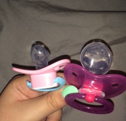 littleonelolita:  Also, here’s the size difference between a baby paci &amp; an adult paci :p