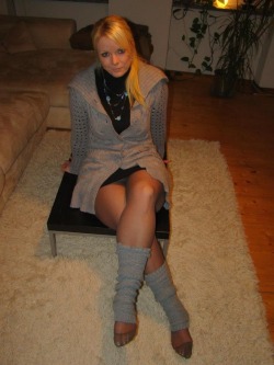 nl-pantyhose:  Sexy Amateur in pantyhose