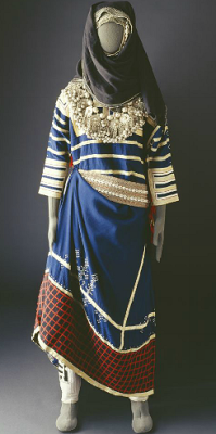 gatsbygal:i was looking up historically accurate clothing as a bit of art inspiration and found the online museum of saudi arabian costume. there’s a bunch more gems just like these and they’re all so beautiful and unique.  there’s also great