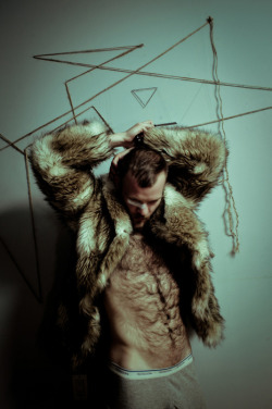 hot4hairy:  Furry man in a fur coat….he should be laying on a fur rug!!!   H O T 4 H A I R Y  Tumblr |  Tumblr Ask |  Twitter Email | Archive  | Follow HAIR HAIR EVERYWHERE! 
