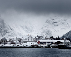 jeg-savner-norge:  Lofoten, Norway (by Mike Green) 