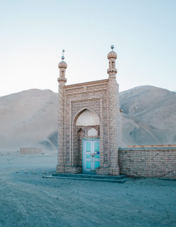  “A Wrinkle In Time: Grant Harder in Kashgar of XinJiang province, China for enRoute magazine (x) 