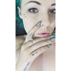 In love with my nails 💙#stonerchick #boobs #crybaby #sexylingerie #camgirl #americanapparel #alternativegirl #snapchat #tattoos #model #kawaii #nuckletattoos #pastel #blueeyes #greenhair