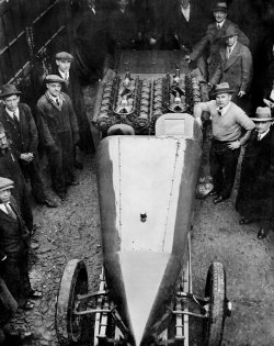 livelymorgue:  Feb. 18, 1928: Ray Keech of Atlantic City posed alongside his 36-cylinder triplex, with which he hoped to break the world’s land speed record. He succeeded on April 22, beating the record with a speed of 207.55 miles per hour at Daytona