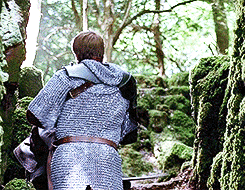 arthur-thedollophead:  this is probably my favorite merthur moment because merlin is saving arthur and arthur looks like hes losing his whole world 