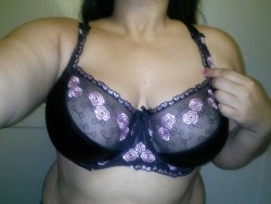 Voluttuosadea:  Thicklatinasbest:  Voluttuosadea Your Breasts Are So Full And Hang