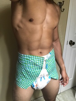 diaperedlittleme:Big diapers for a little guy!  Thanks to a friend I was finally able to try these bad boys out. They are a little big but still a amazing diaper! 