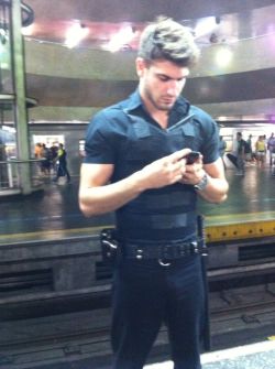 littlemiss-m:  speedismandatoryy:  fuck the police   Mmm I would love to break a couple of laws with him(; yum.