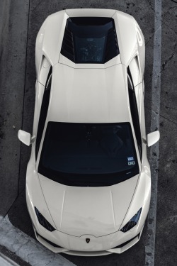 Lamborghini Huracan | via