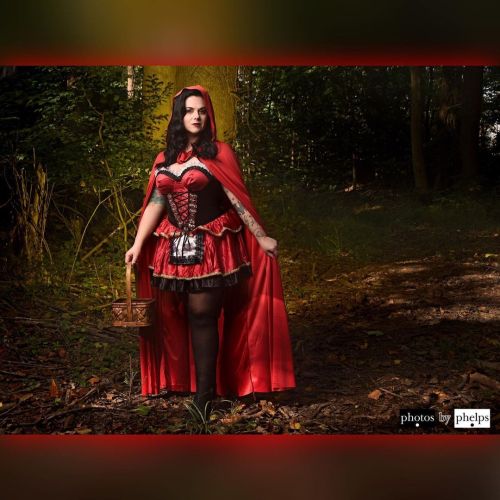 Had a fun outdoorsy shoot with a costumed Ms Rose @ms.sinister.rose as Red Riding Hood so we shot two versions. Sexy Innocent and Sexy” Don’t  take no trouble from a big ol wolf”. #redridinghood #halloween #curvy #tattoo #tattoosleeve #longhair