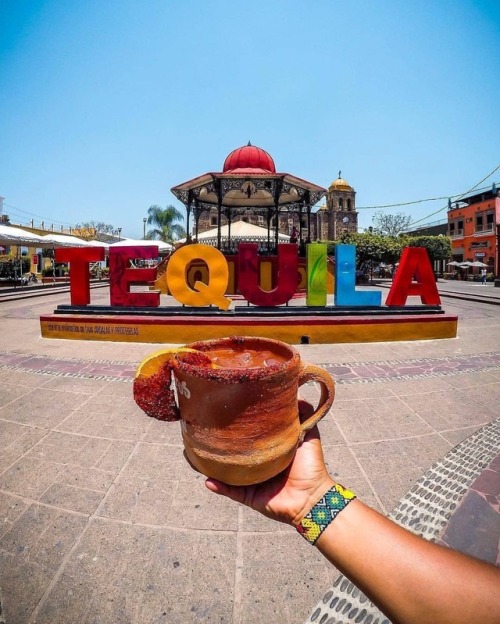 turimexico:  Bienvenidos a Tequila, Pueblo Mágico de #Jalisco  #México #Turismo #TuriMexico   Foto: @omarjairbq (en Tequila, Jalisco) 