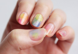 lifebooker:  Watercolor nails. Tutorial here.
