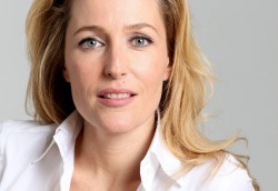 eyemnotspartakus:  To celebrate 400 posts, it’s time to worship the world’s sexiest woman. Oh for the chance to pay oral homage at the altar of your womanhood, goddess. (Gillian Anderson)  
