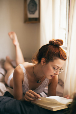 feet redhead glasses and reading the perfect girl #BookNymphs