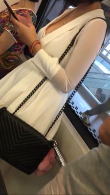 soranita:  Deep OL cleavage on the MRT! Look