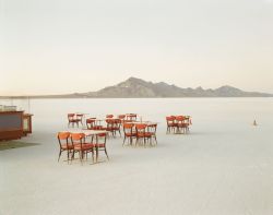 ce-sac-contient: Richard Misrach - Desert Canto XV: The Salt Flats, Outdoor Dining,Bonneville, Salt Flats, Utah, 1992 Color coupler photograph (101.6 x 127 cm) 