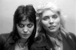 soundsof71:  “The Devil &amp; The Angel (Joan Jett &amp; Deborah Harry)” by Scott Weiner (Philadelphia, 1979). This is a phenomenal new scan from the photographer’s site – be sure to click to enlarge!