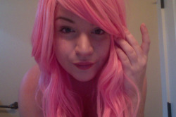 girl-farts:  Guess who got a pink wig :) 