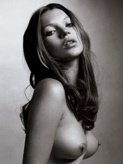 famousboobs:  Kate Moss 