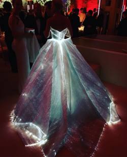 stability:  starhopping:  Claire Daines’ gown at the Met Gala 2016   I feel like i need to add that Zac Posen is the designer who made this beautiful magical dress 