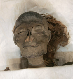 demands-with-menace:  Queen Hatshepsut of Ancient Egypt. She has a lovely smile for someone who’s been dead for thousands of years.  i wonder how happy her life was from this. i don&rsquo;t know her story all that well, but i know that she ruled as