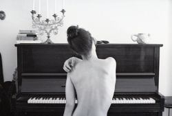 Piano | via Facebook en We Heart It. http://weheartit.com/entry/75163043/via/Latido