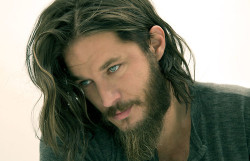 fuckyeahtravisfimmel:  Travis Fimmel for Flaunt Magazine (x)   A sexy bit of enigmatic rough…it’s not just his glorious face, hair, body, or the incredibly mesmerizing eyes, but his hands are simply beautiful.  The interview and photo gallery are