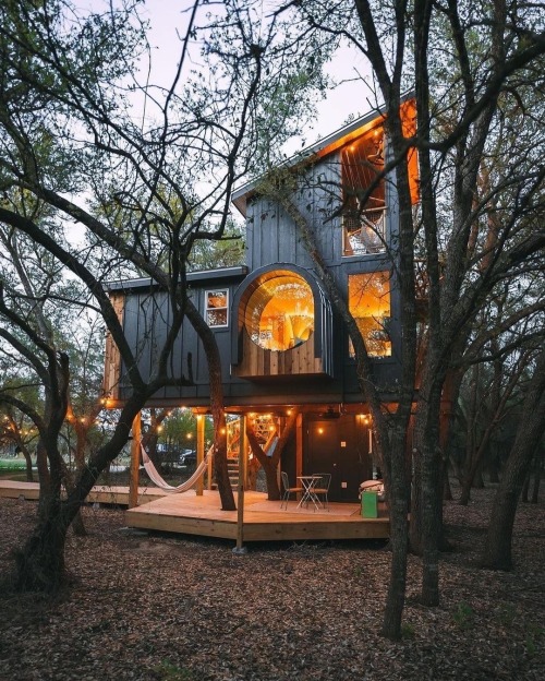 utwo:The Treehouses at HoneyTree FarmFrediricksburg Texas© HoneyTree Farm