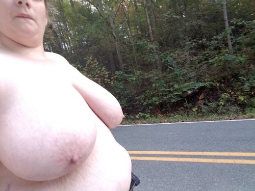 davidsblogblr:  jedrick1201:  bbwoutdoor:  Here’s an awesome set submission by   baileytd1989  Thank you  I want to marry her   HOT CURVY WOMAN!